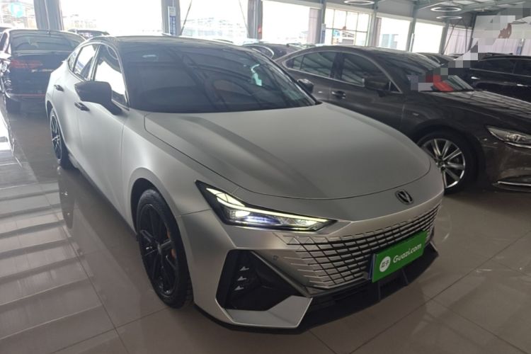 Used CHANGAN UNI-V 2022 1.5T Prestige Version Front Right 45 Deg