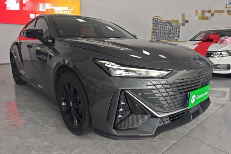 Used CHANGAN UNI-V 2022 1.5T Prestige Version Front Right 45 Deg