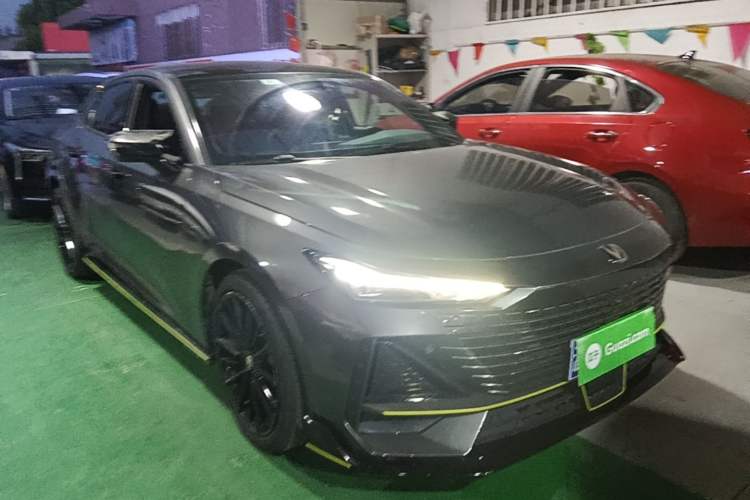 Used CHANGAN UNI-V 2022 1.5T Sport Edition Front Right 45 Deg