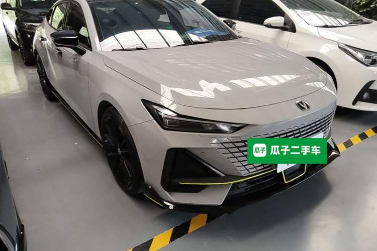 Used CHANGAN UNI-V 2022 1.5T Sport Edition Front Right 45 Deg