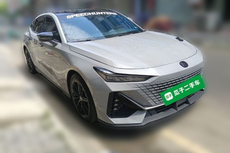 Used CHANGAN UNI-V 2022 1.5T Prestige Version Front Right 45 Deg