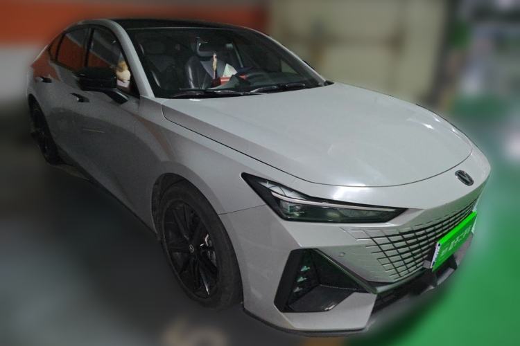 Used CHANGAN UNI-V 2022 1.5T Prestige Version Front Right 45 Deg