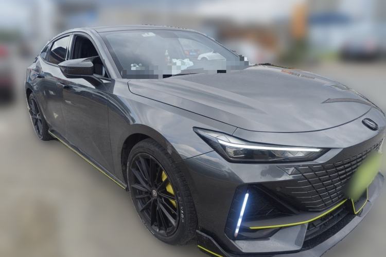 Used CHANGAN UNI-V 2022 1.5T Sport Edition Front Right 45 Deg