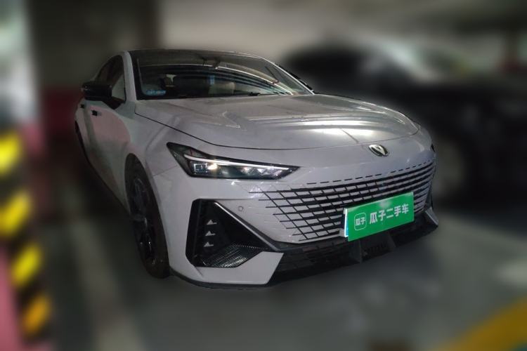 Used CHANGAN UNI-V 2022 1.5T Prestige Version Front Right 45 Deg