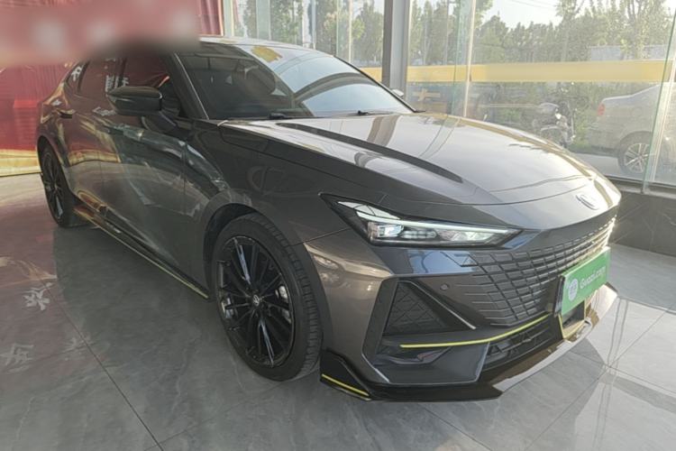 Used CHANGAN UNI-V 2022 1.5T Sport Edition Front Right 45 Deg