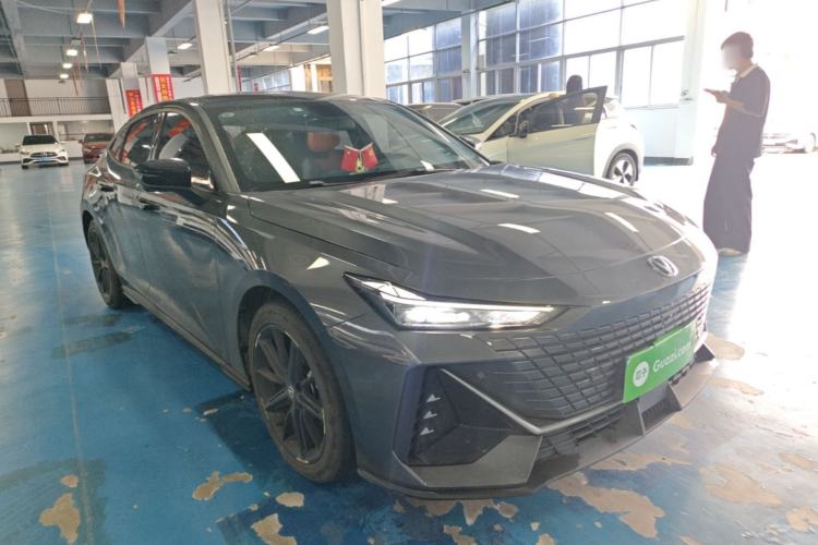 Used CHANGAN UNI-V 2022 1.5T Prestige Version Front Right 45 Deg