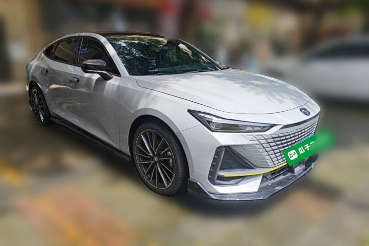 Used CHANGAN UNI-V 2022 1.5T Sport Edition Front Right 45 Deg