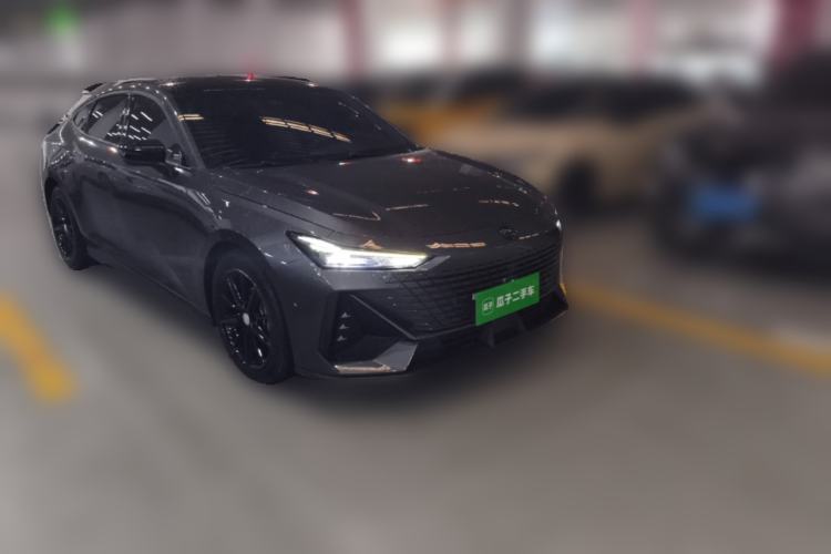Used CHANGAN UNI-V 2022 1.5T Smart Navigation Version Front Right 45 Deg