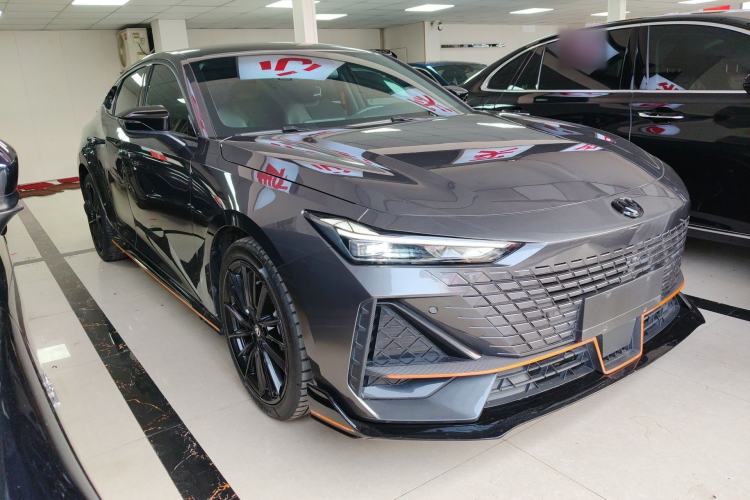 Used CHANGAN UNI-V 2022 1.5T Sport Edition Front Right 45 Deg