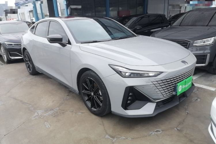Used CHANGAN UNI-V 2022 1.5T Prestige Version Front Right 45 Deg
