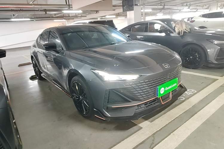 Used CHANGAN UNI-V 2022 1.5T Sport Edition Front Right 45 Deg