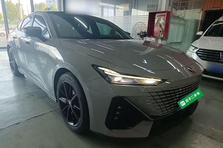 Used CHANGAN UNI-V 2022 1.5T Prestige Version Front Right 45 Deg