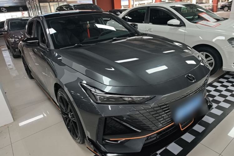 Used CHANGAN UNI-V 2022 1.5T Sport Edition Front Right 45 Deg