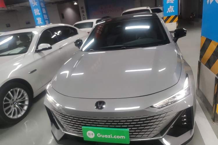 Used CHANGAN UNI-V 2022 1.5T Smart Navigation Version Front