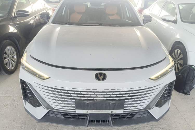 Used CHANGAN UNI-V 2022 1.5T Prestige Version Front