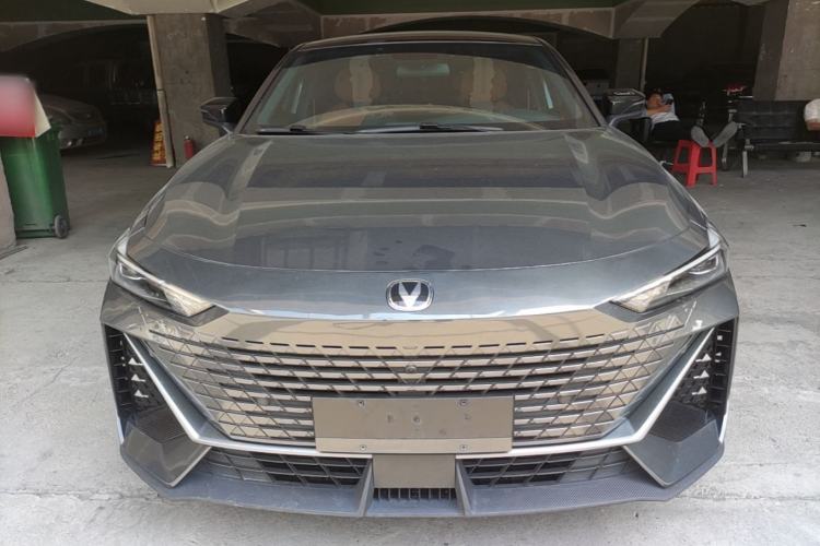 Used CHANGAN UNI-V 2022 1.5T Prestige Version Front