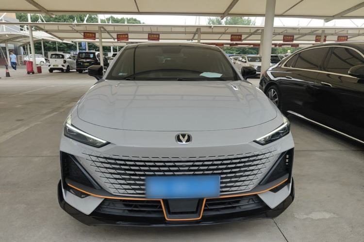 Used CHANGAN UNI-V 2022 1.5T Sport Edition Front