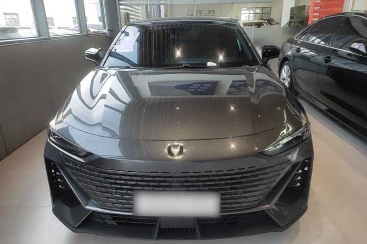 Used CHANGAN UNI-V 2022 1.5T Prestige Version Front