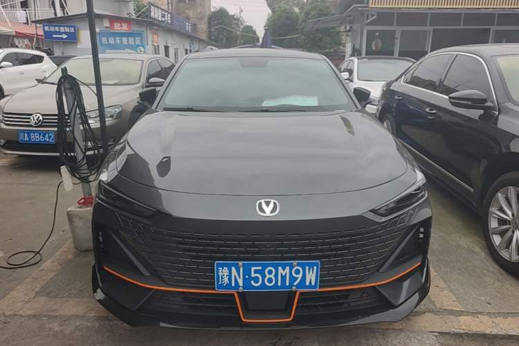 Used CHANGAN UNI-V 2022 1.5T Sport Edition Front