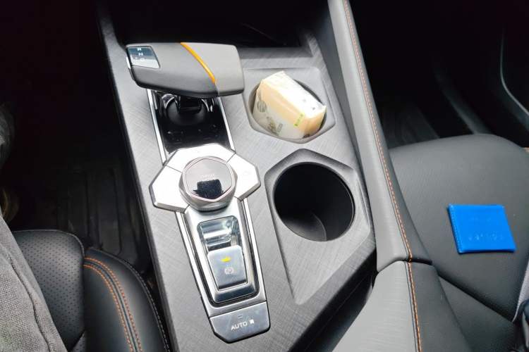 Used CHANGAN UNI-V 2022 1.5T Prestige Version Gear Lever
