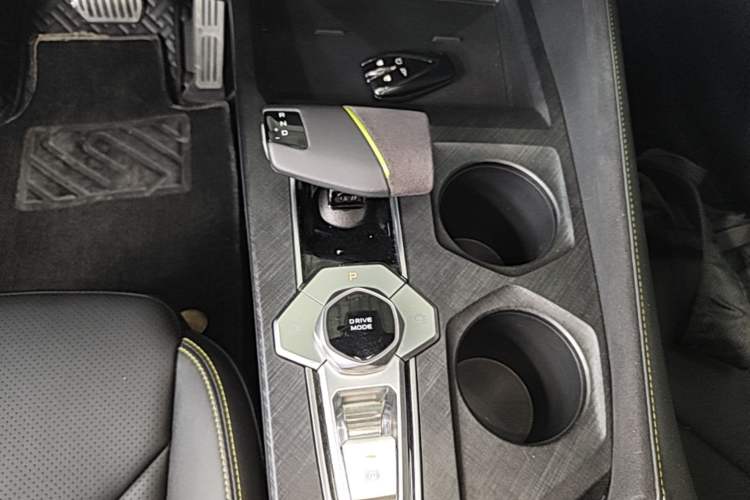Used CHANGAN UNI-V 2022 1.5T Sport Edition Gear Lever