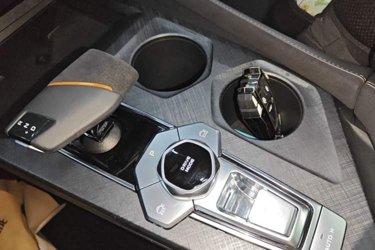 Used CHANGAN UNI-V 2022 1.5T Sport Edition Gear Lever