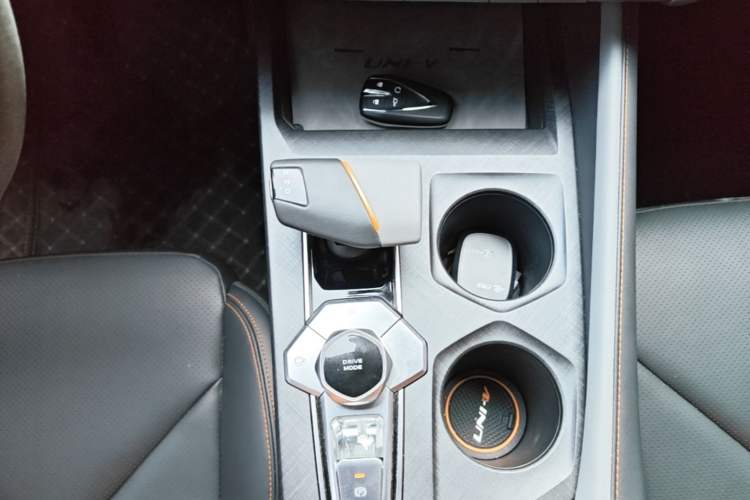 Used CHANGAN UNI-V 2022 1.5T Prestige Version Gear Lever