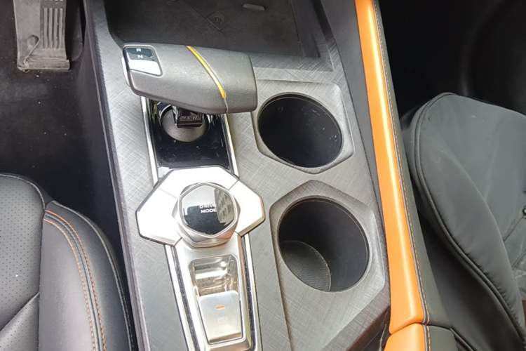 Used CHANGAN UNI-V 2022 1.5T Prestige Version Gear Lever