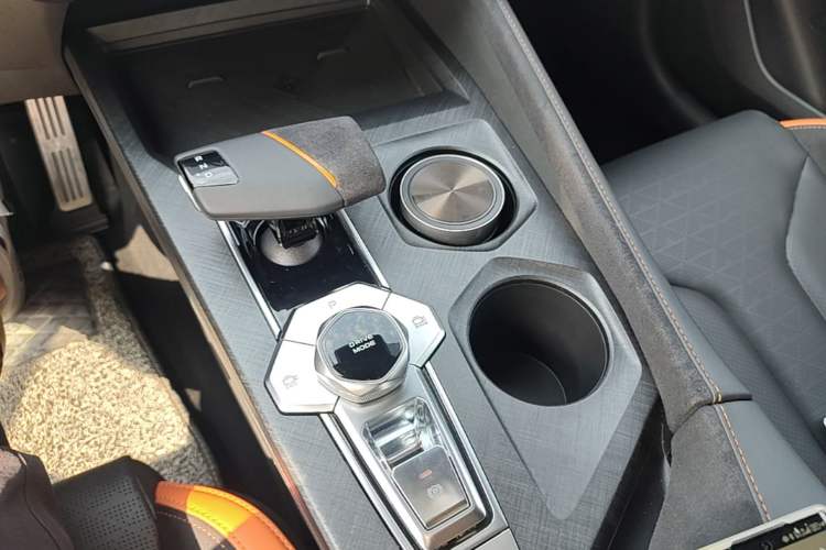 Used CHANGAN UNI-V 2022 2.0T Leading-Speed Edition Gear Lever