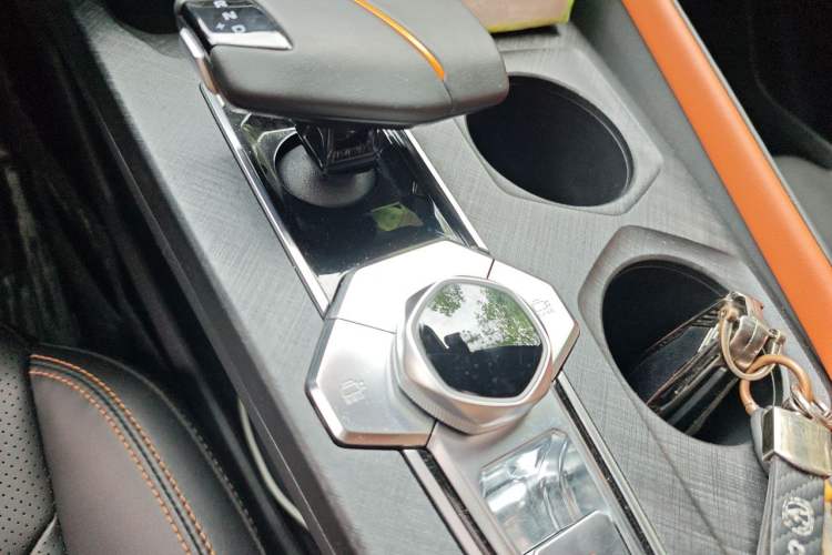 Used CHANGAN UNI-V 2022 1.5T Prestige Version Gear Lever
