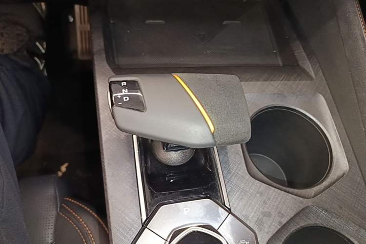 Used CHANGAN UNI-V 2022 2.0T Leading-Speed Edition Gear Lever