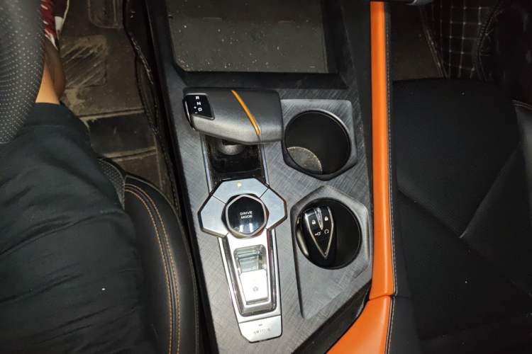 Used CHANGAN UNI-V 2022 1.5T Prestige Version Gear Lever