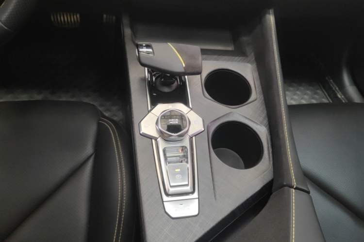 Used CHANGAN UNI-V 2022 1.5T Sport Edition Gear Lever