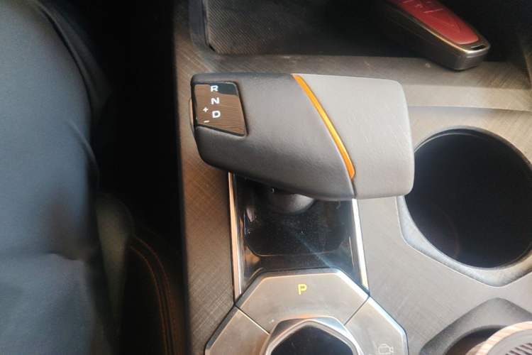 Used CHANGAN UNI-V 2022 1.5T Prestige Version Gear Lever