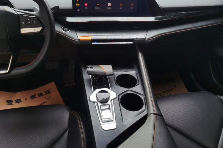 Used CHANGAN UNI-V 2022 1.5T Prestige Version Gear Lever