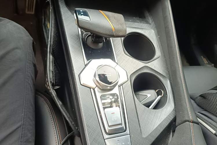 Used CHANGAN UNI-V 2022 1.5T Sport Edition Gear Lever
