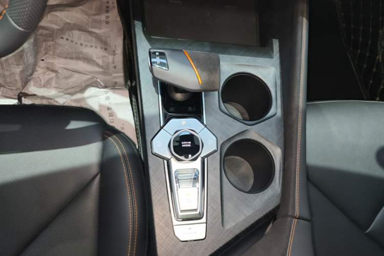 Used CHANGAN UNI-V 2022 1.5T Sport Edition Gear Lever