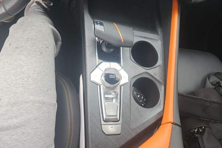 Used CHANGAN UNI-V 2022 1.5T Smart Navigation Version Gear Lever