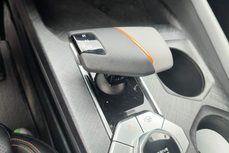 Used CHANGAN UNI-V 2022 1.5T Smart Navigation Version Gear Lever