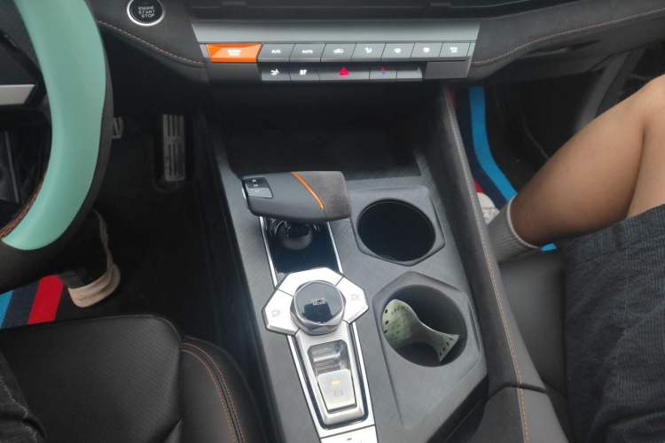 Used CHANGAN UNI-V 2022 1.5T Sport Edition Gear Lever