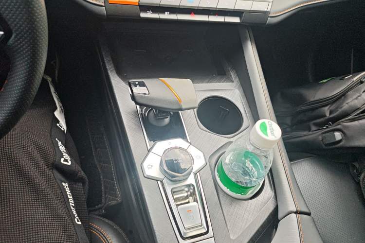 Used CHANGAN UNI-V 2022 1.5T Prestige Version Gear Lever