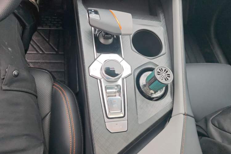 Used CHANGAN UNI-V 2022 1.5T Prestige Version Gear Lever