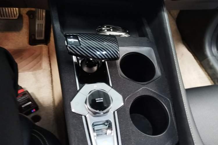 Used CHANGAN UNI-V 2022 1.5T Sport Edition Gear Lever