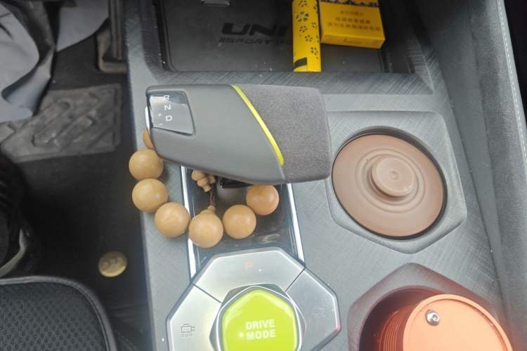 Used CHANGAN UNI-V 2022 1.5T Sport Edition Gear Lever