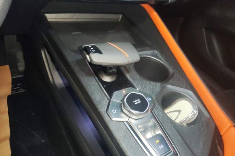 Used CHANGAN UNI-V 2022 1.5T Prestige Version Gear Lever