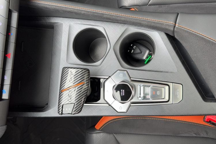 Used CHANGAN UNI-V 2022 2.0T Leading-Speed Edition Gear Lever
