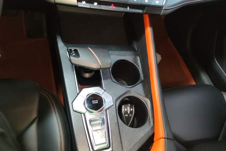 Used CHANGAN UNI-V 2022 1.5T Prestige Version Gear Lever