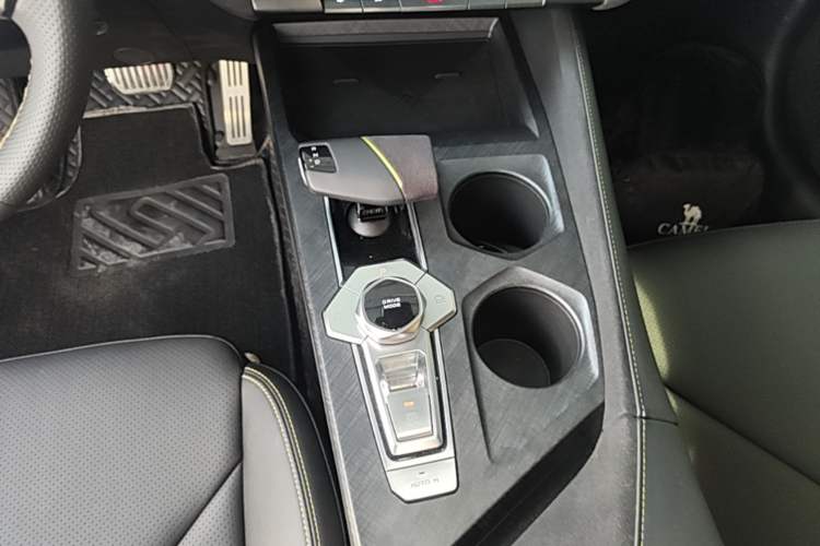 Used CHANGAN UNI-V 2022 1.5T Sport Edition Gear Lever