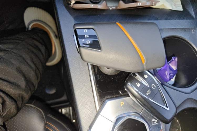 Used CHANGAN UNI-V 2022 1.5T Prestige Version Gear Lever