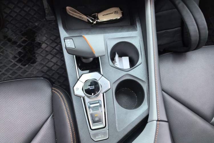 Used CHANGAN UNI-V 2022 1.5T Prestige Version Gear Lever